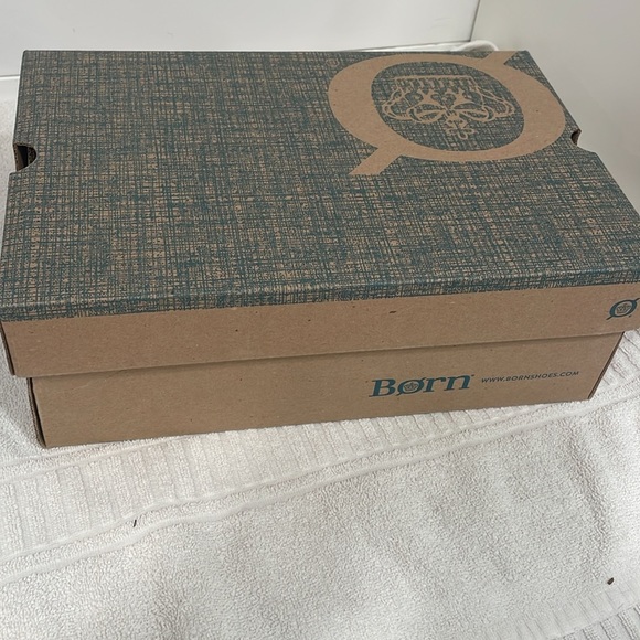 BORN foe SUNDANCE NIB CARMEN HEALED CLOG IN RED/BROWN BLANKET PRINT WOOL - Picture 2 of 4